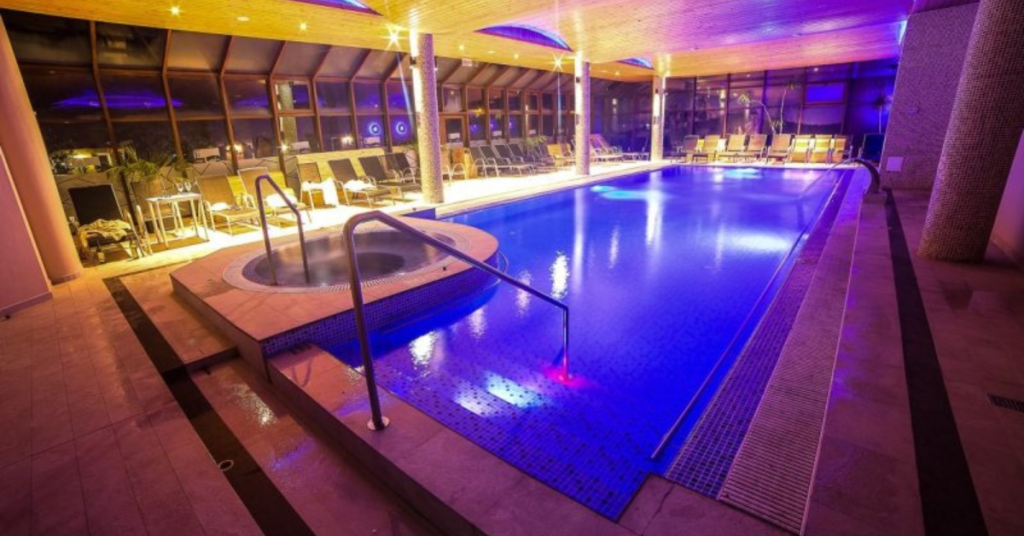 Piscină interior